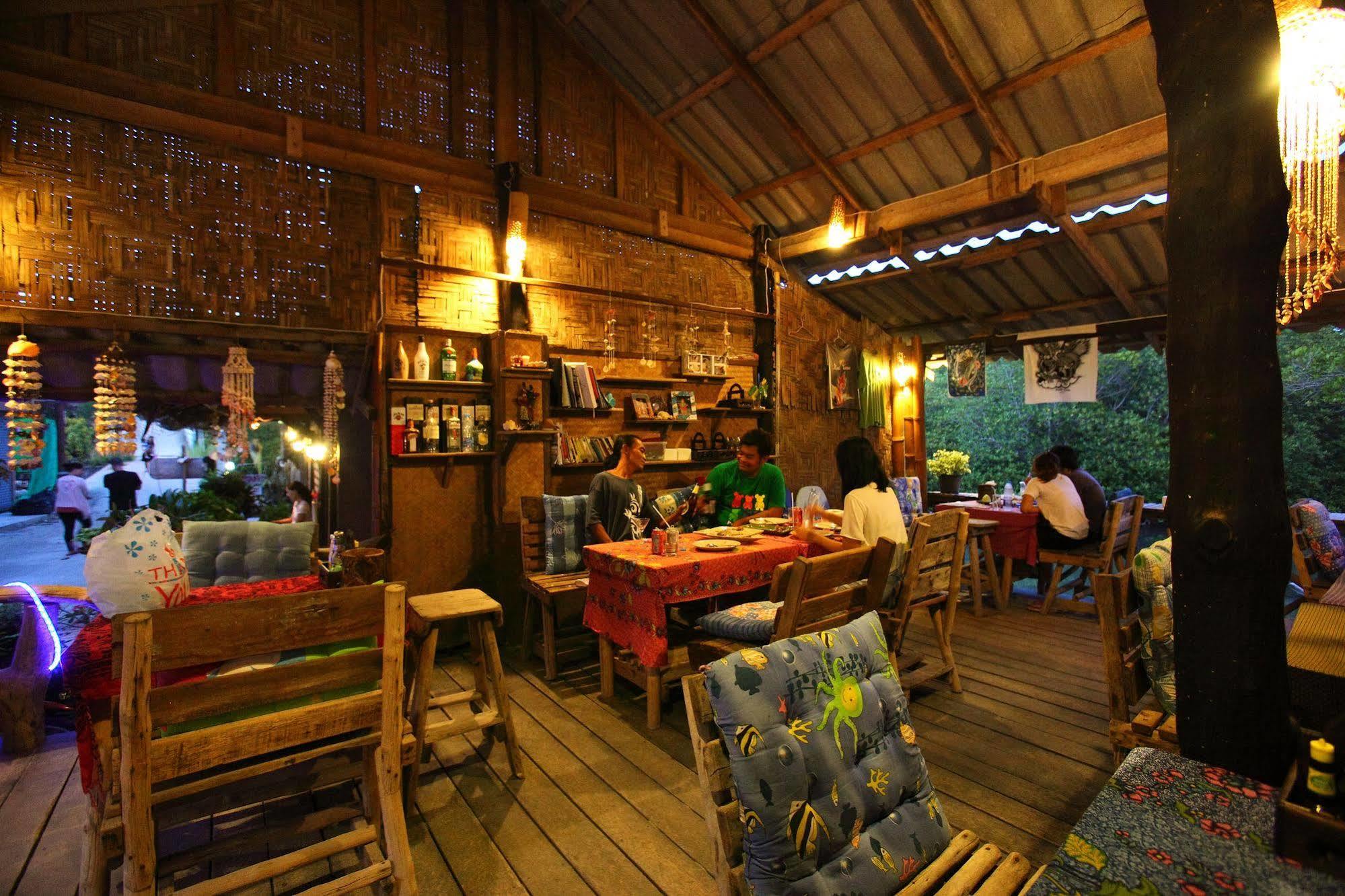 Pp Red Tuna Hut Phi Phi-öarna Exteriör bild